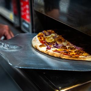 Insérez la pizza