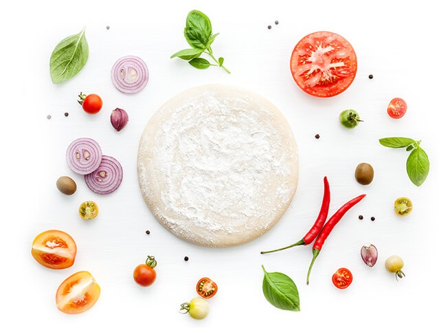 Patte à pizza et condiments