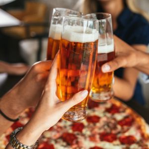 Bières et pizzas