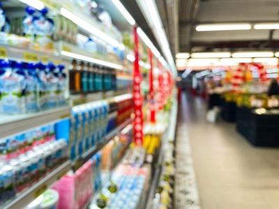 Blurred,Supermarket,Aisle,With,Colorful,Shelves,Of,Merchandise.,Perspective,View